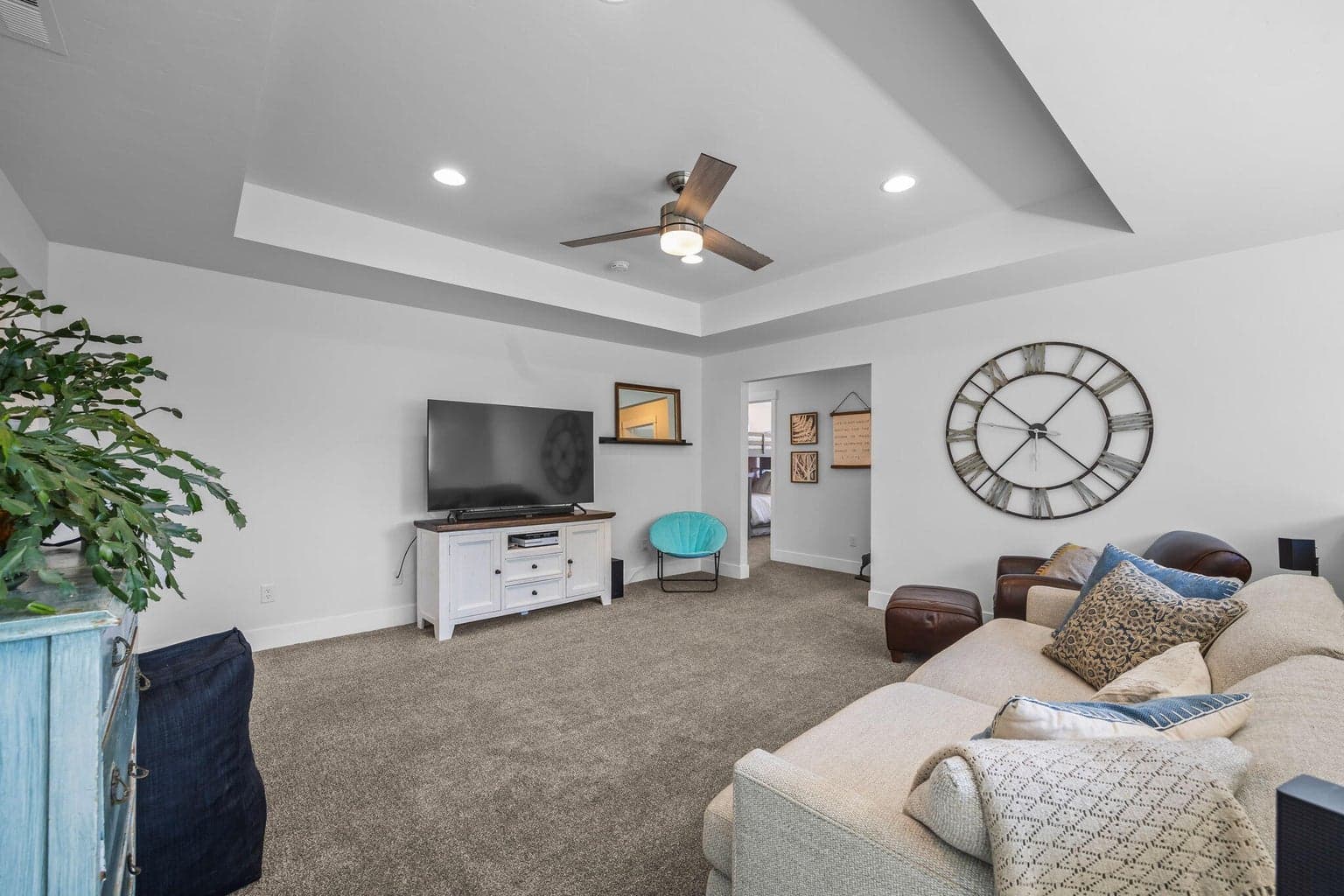 Spacious bonus room w/endless possibilities for everyday living.