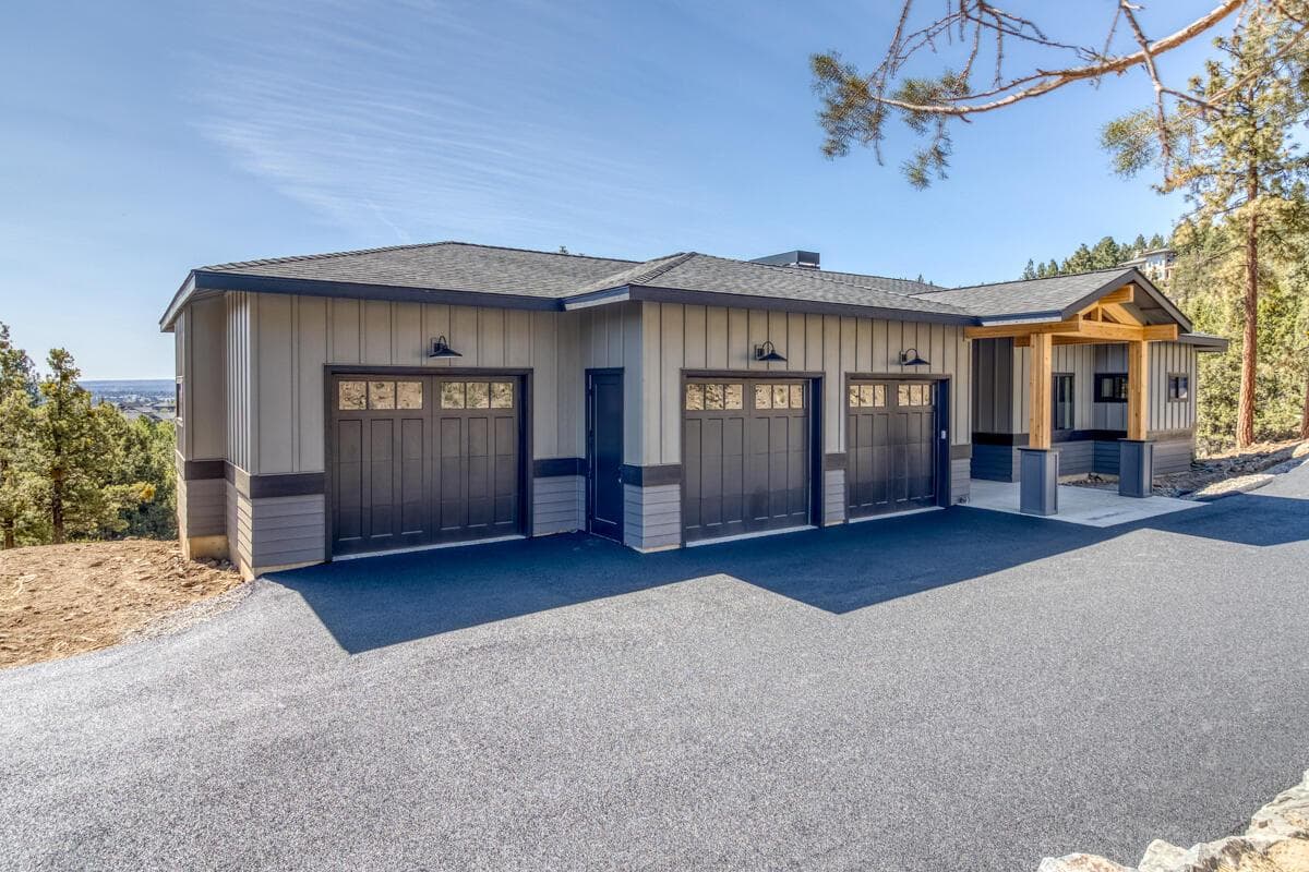 Photo of 2850 Lucus 3 of 27
