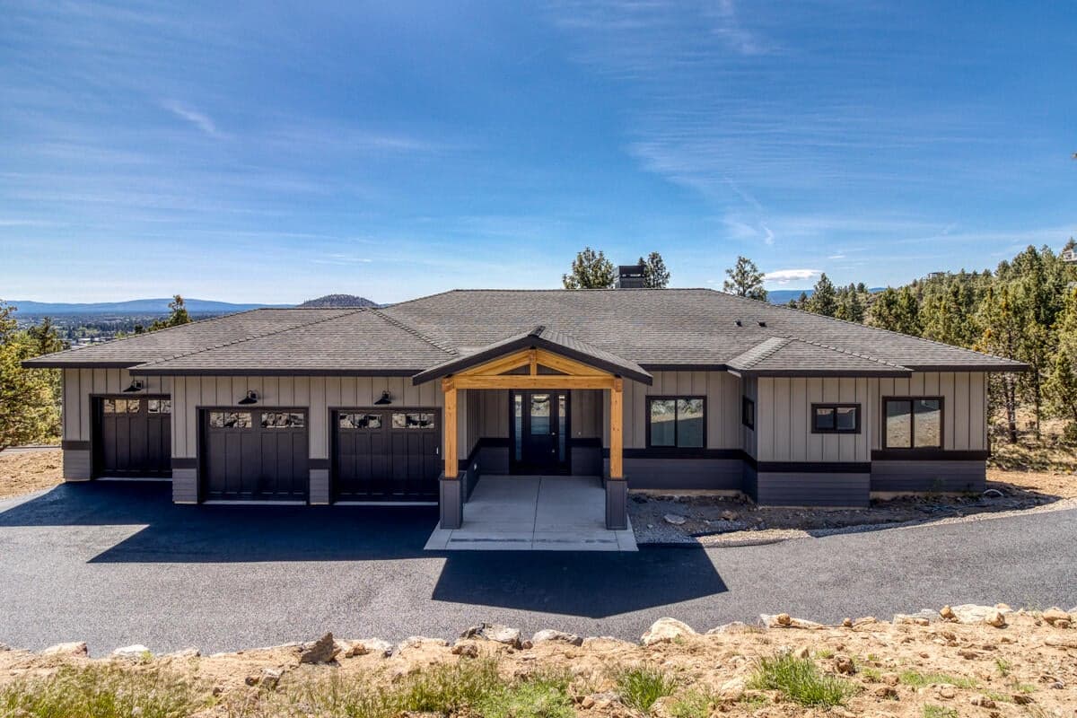 Photo of 2850 Lucus 1 of 27