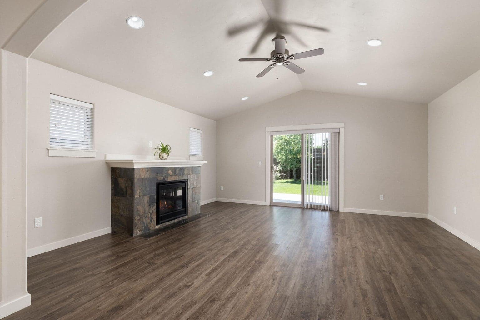 Photo of 21189 Capella 7 of 30