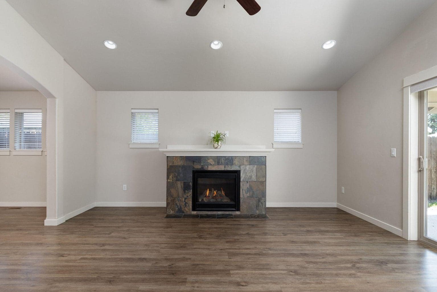Photo of 21189 Capella 8 of 30