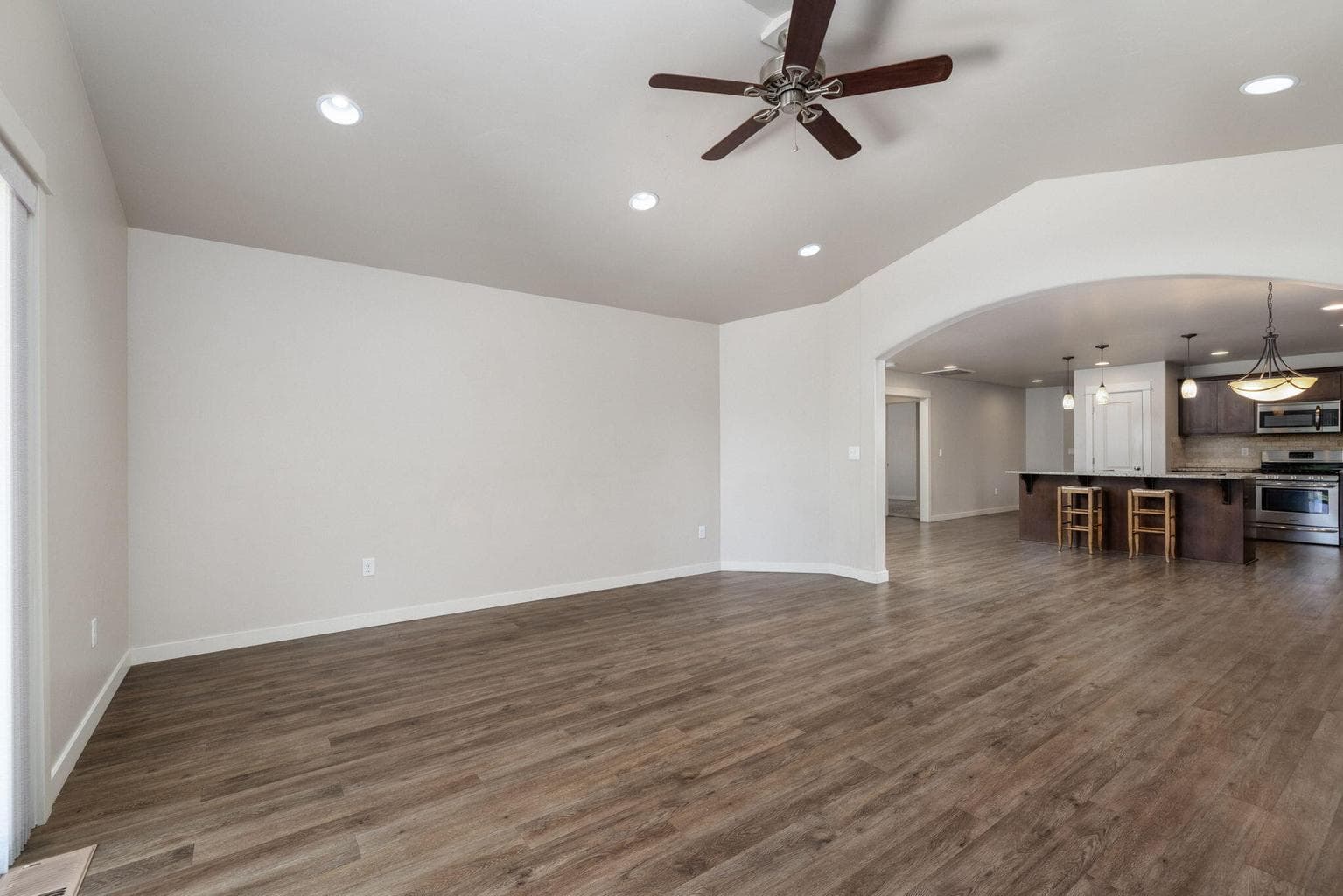 Photo of 21189 Capella 10 of 30