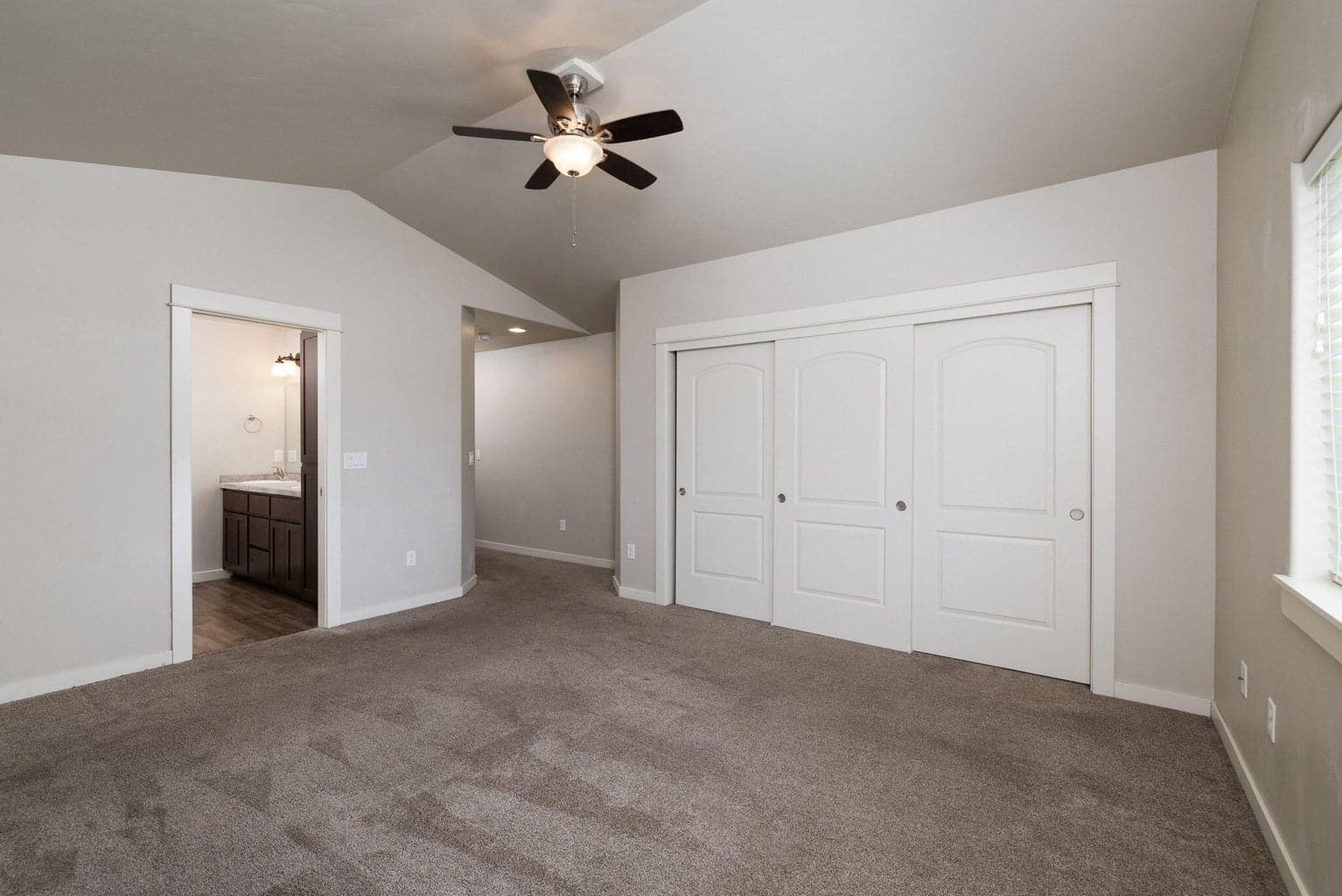 Photo of 21189 Capella 18 of 30