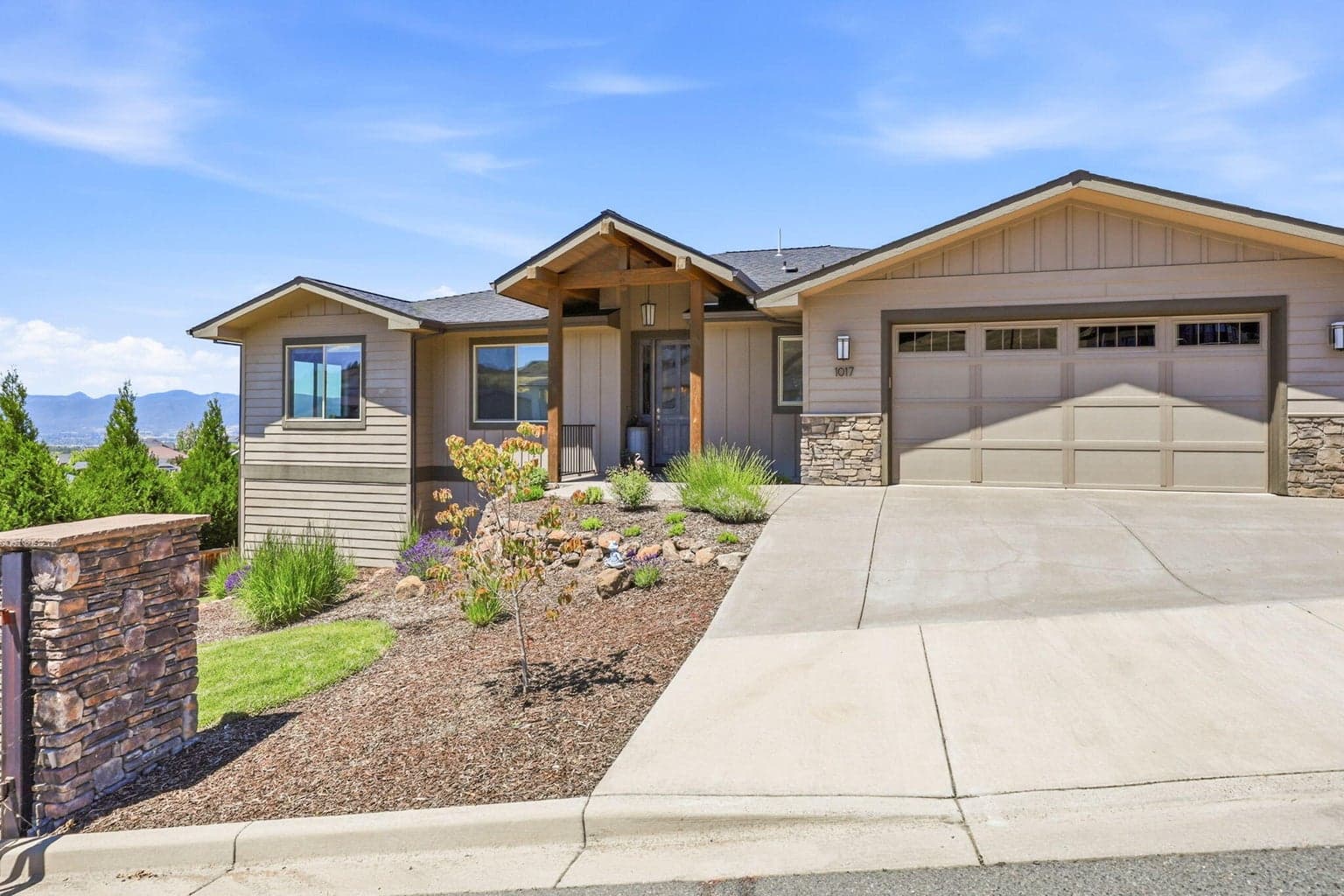 Photo of 1017 Fawnhills 2 of 59