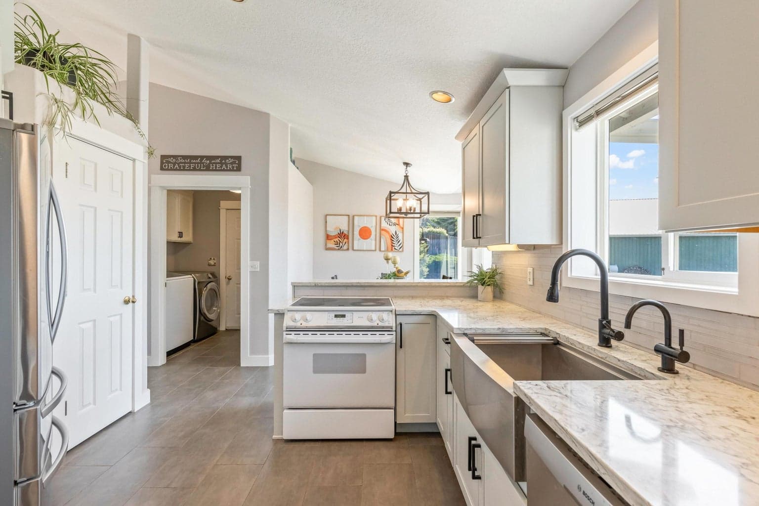 Photo of 1315 NE Mountain Ash Road 8 of 31