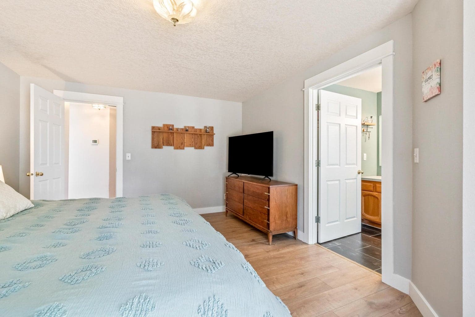 Photo of 1315 NE Mountain Ash Road 12 of 31