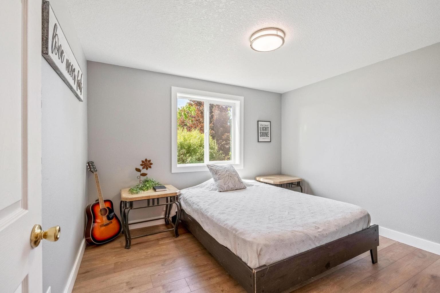 Photo of 1315 NE Mountain Ash Road 16 of 31