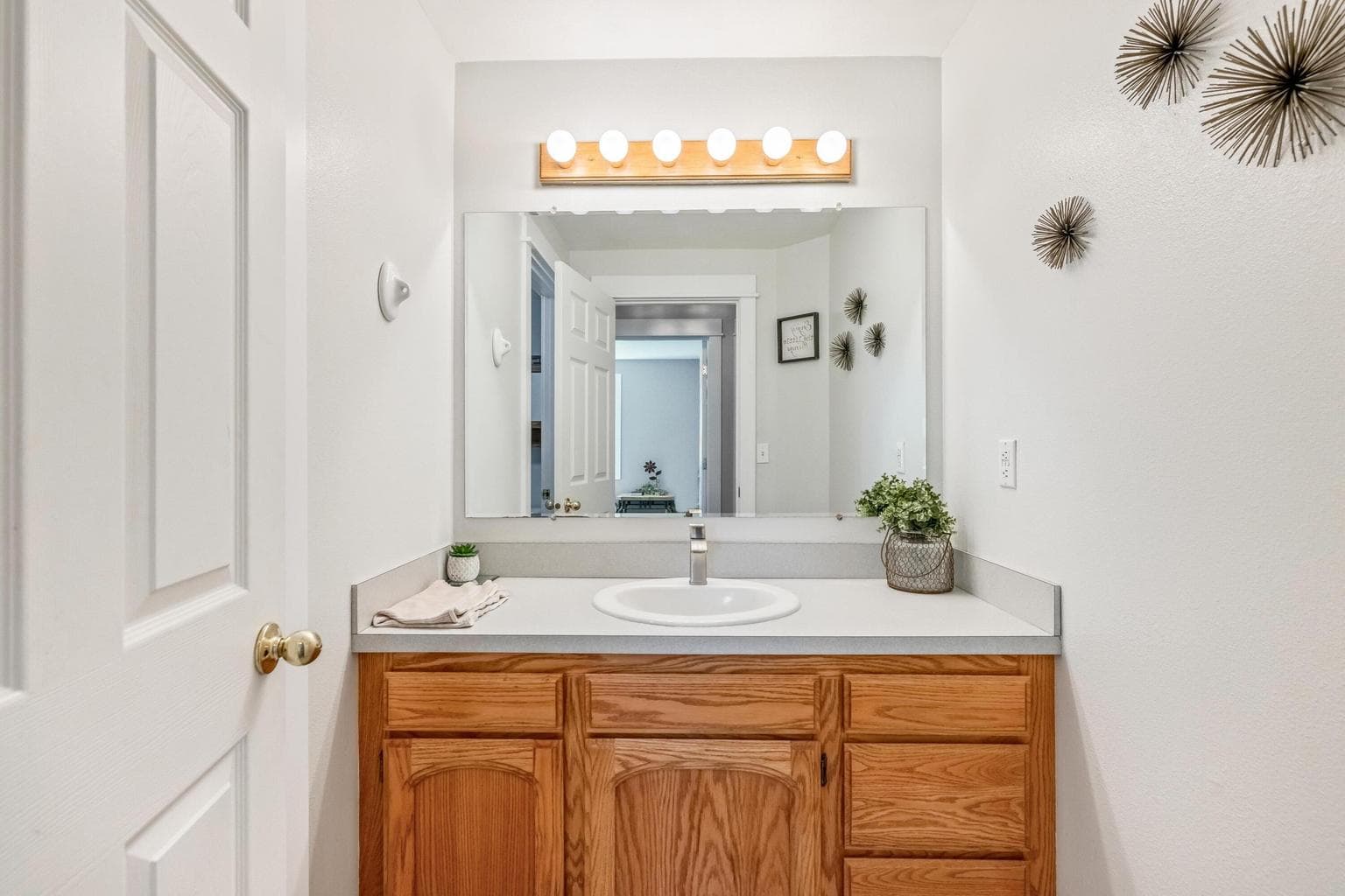 Photo of 1315 NE Mountain Ash Road 18 of 31