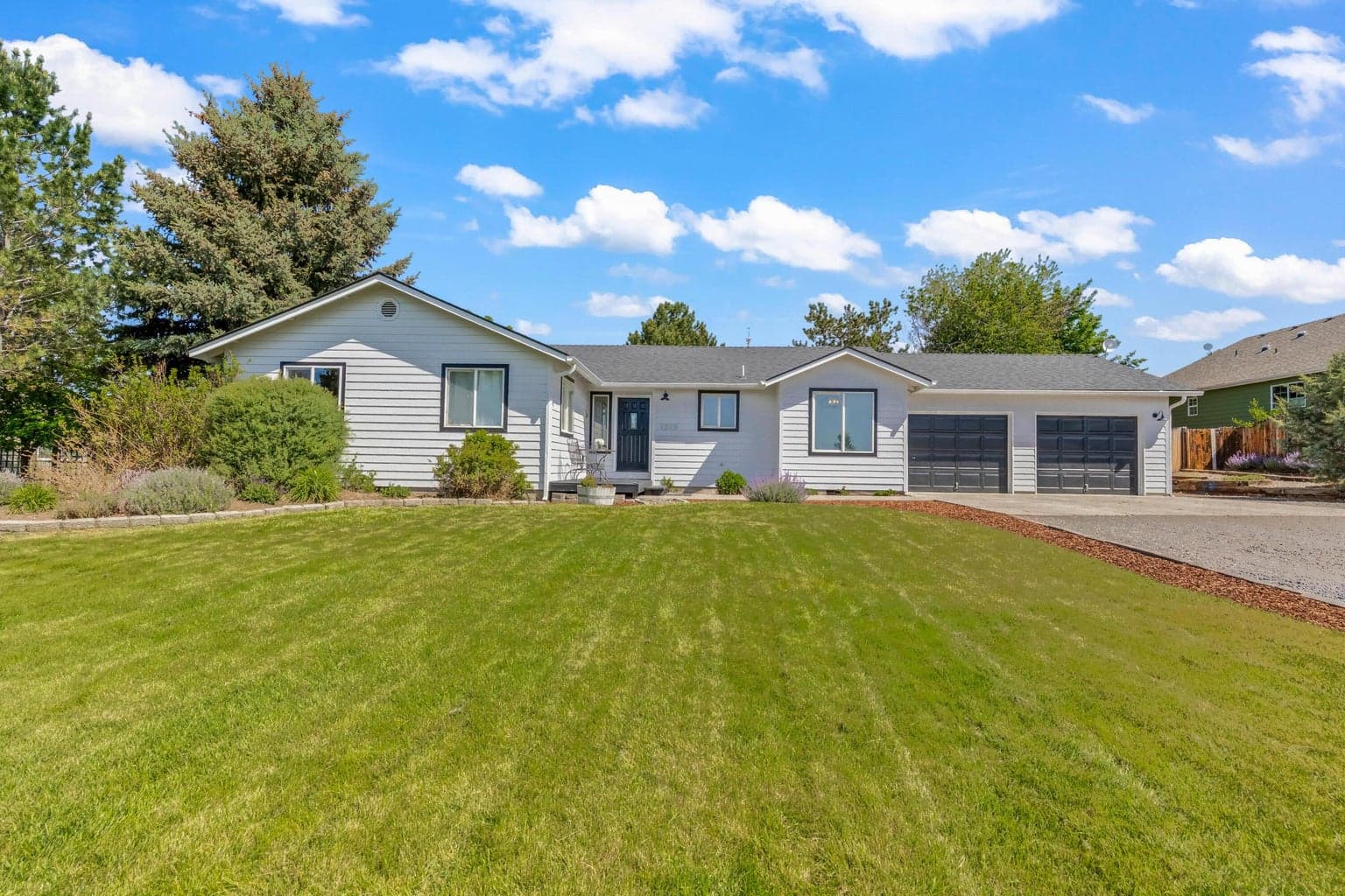 Photo of 1315 NE Mountain Ash Road 25 of 31