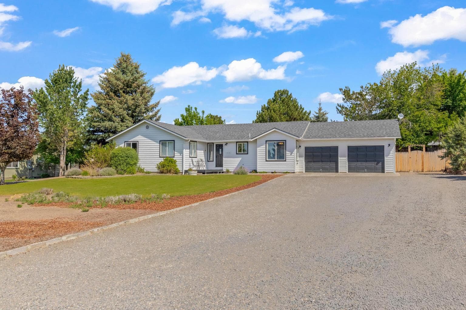 Photo of 1315 NE Mountain Ash Road 26 of 31