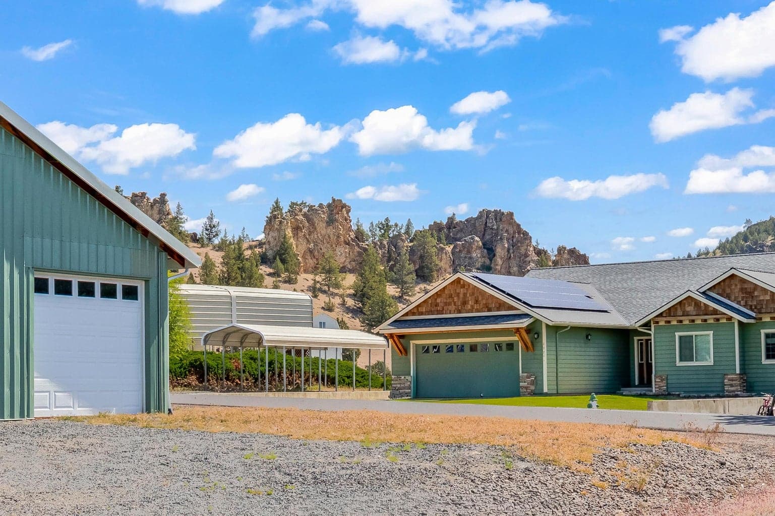 Photo of 1315 NE Mountain Ash Road 27 of 31