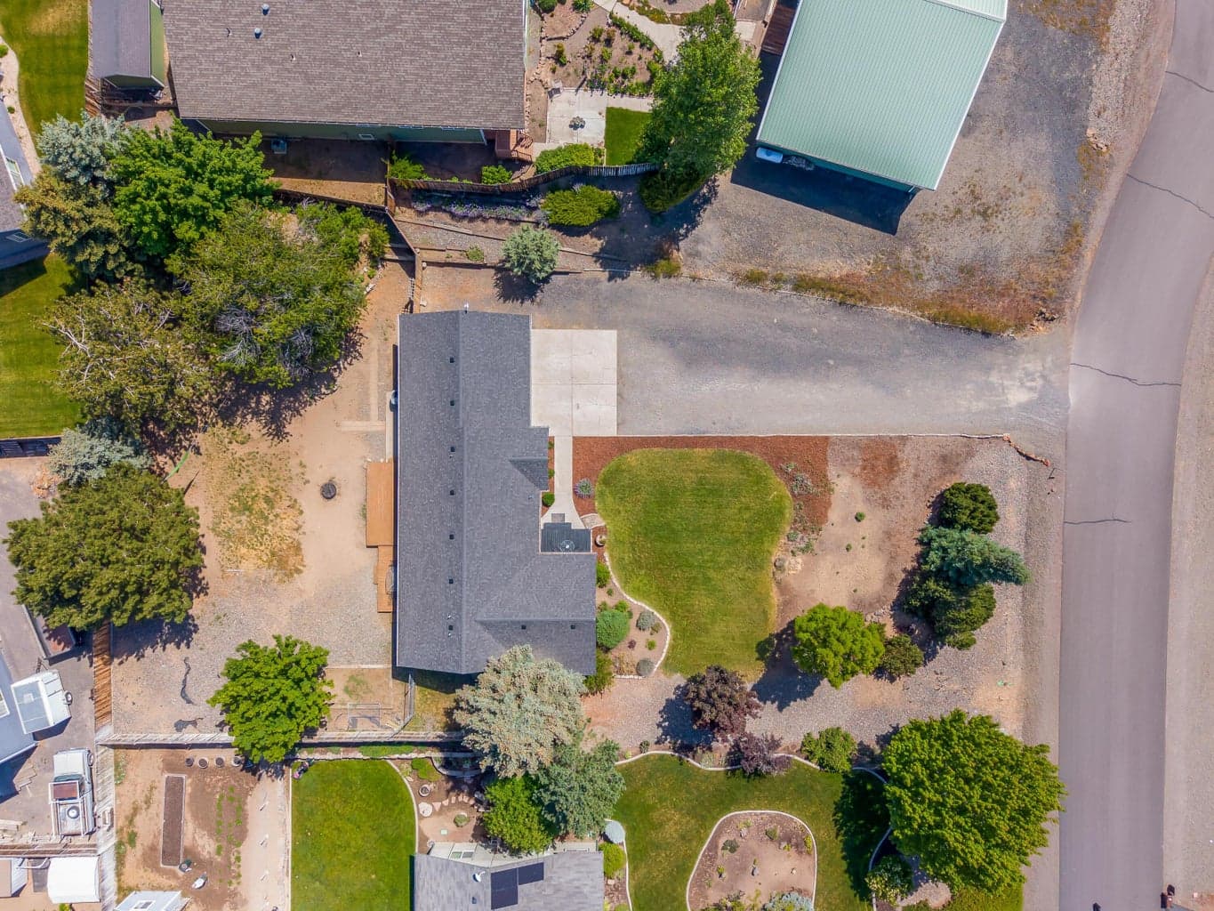 Photo of 1315 NE Mountain Ash Road 29 of 31