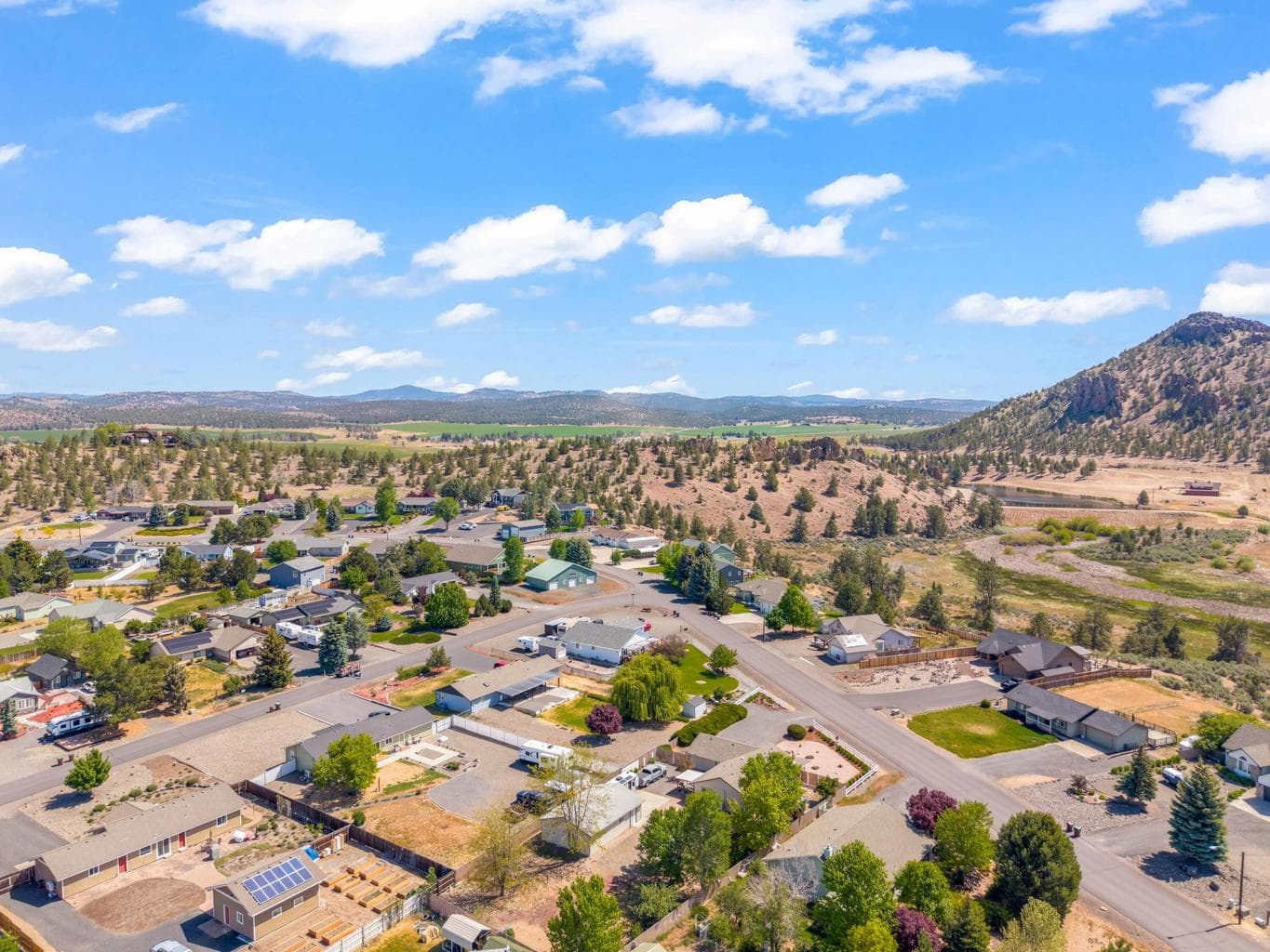 Photo of 1315 NE Mountain Ash Road 31 of 31