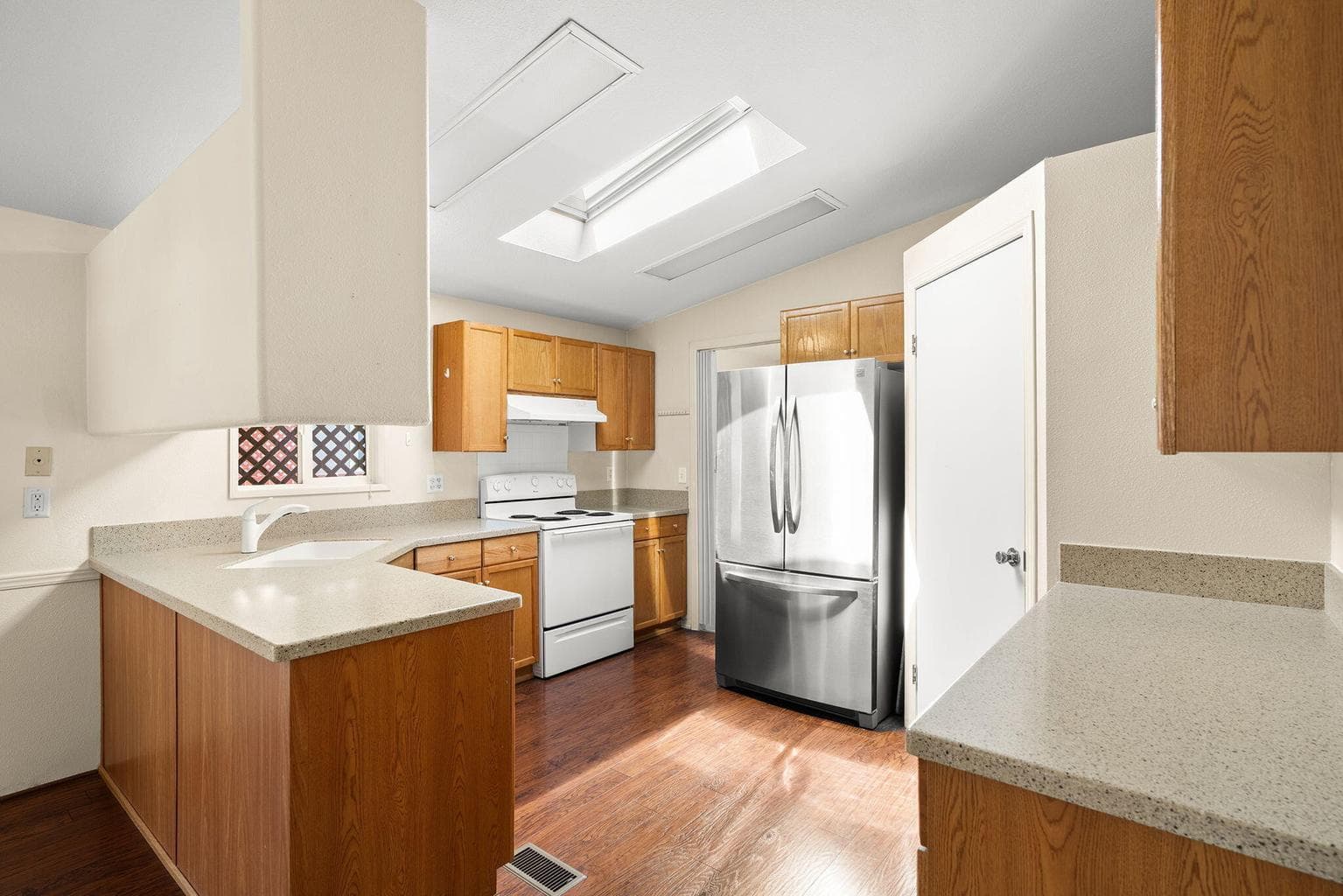 Photo of 1815 NE 6th Street 12 of 26