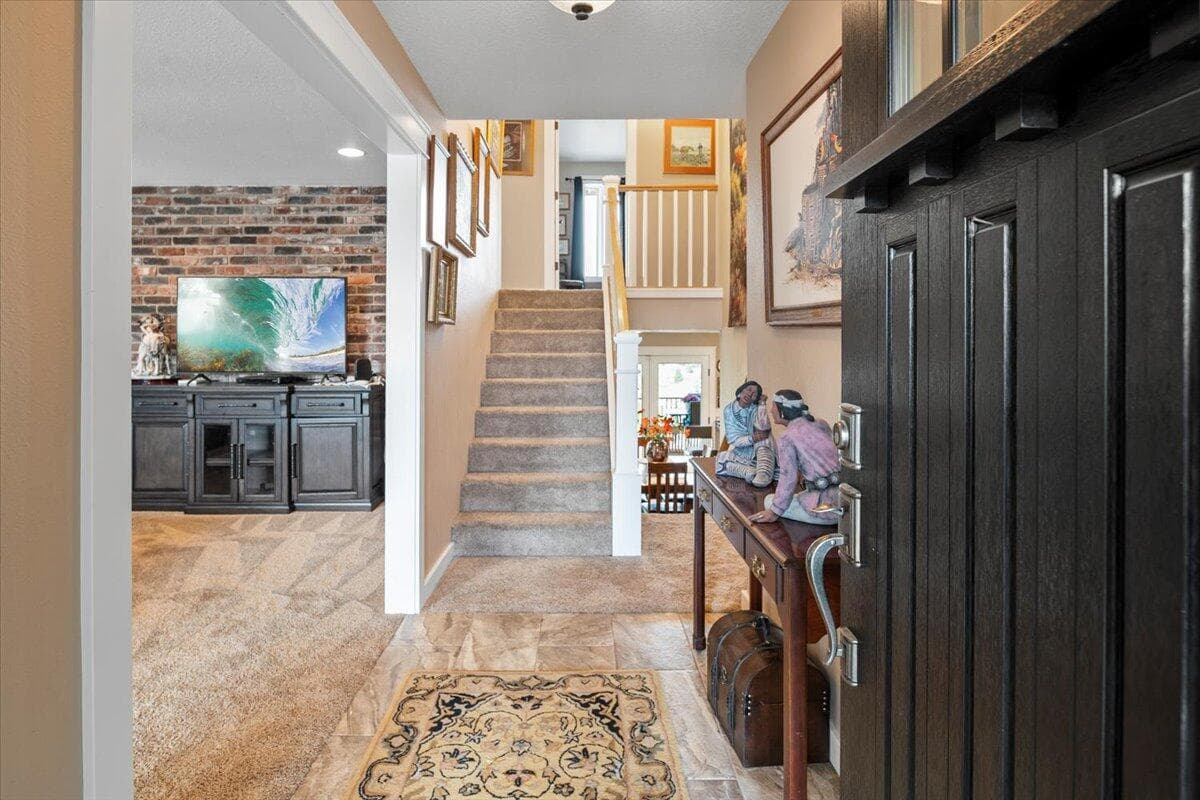 Photo of 1725 SW Parkway Drive 6 of 63