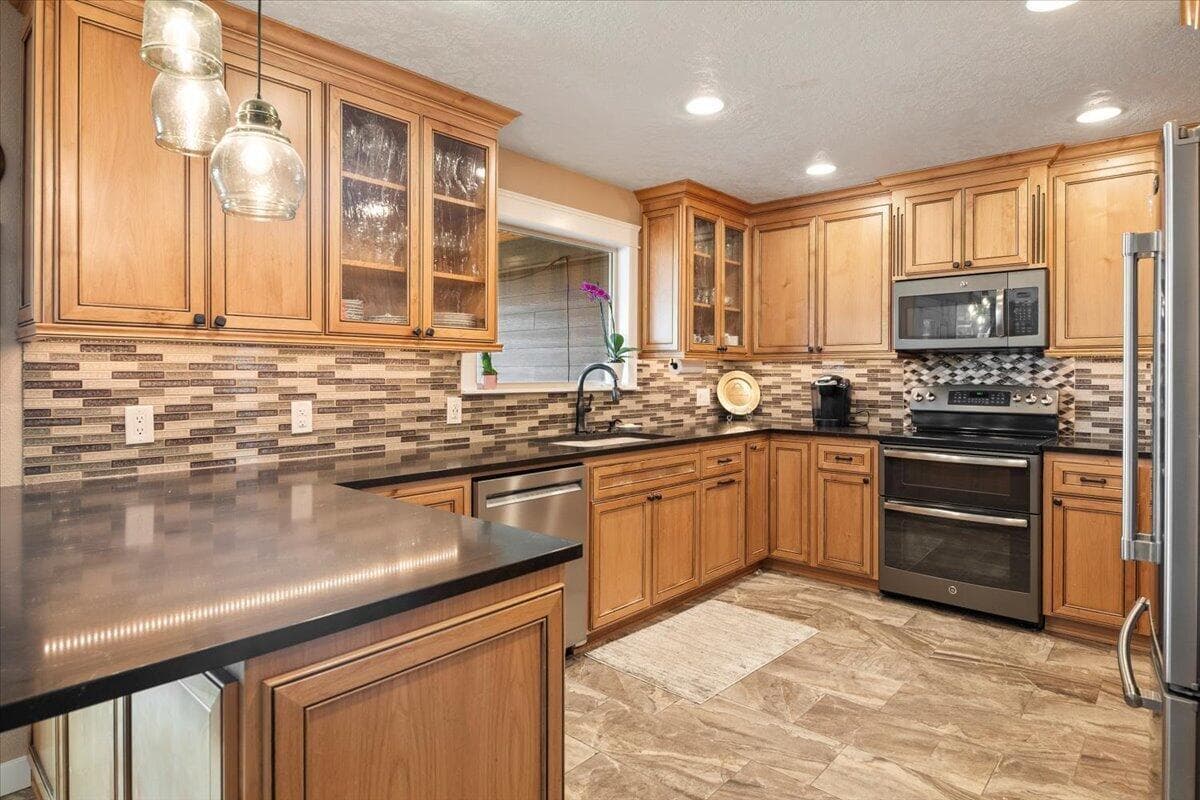 Photo of 1725 SW Parkway Drive 14 of 63