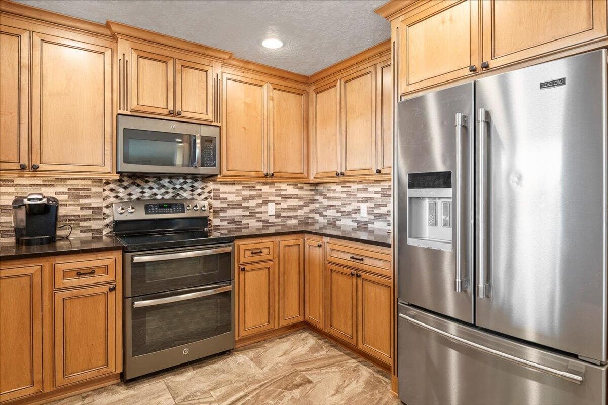 Photo of 1725 SW Parkway Drive 15 of 63