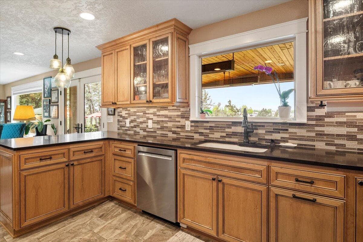 Photo of 1725 SW Parkway Drive 16 of 63