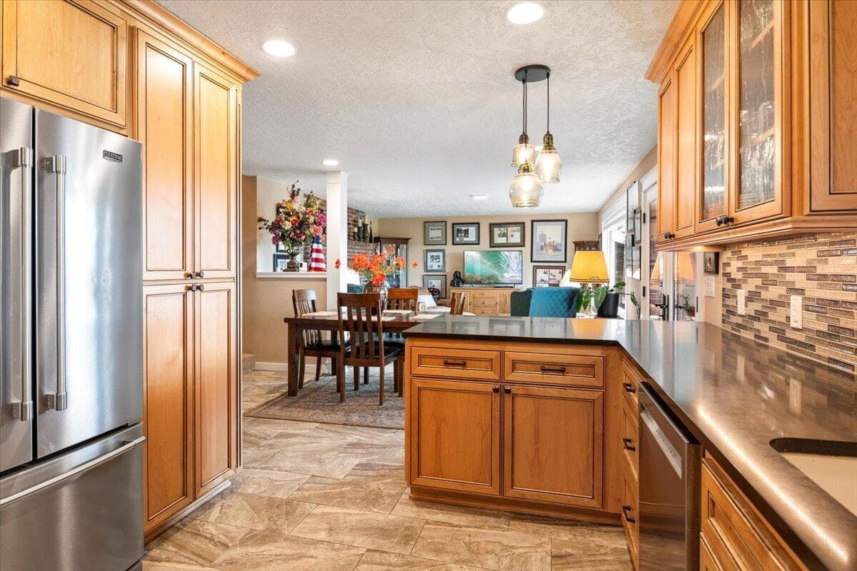 Photo of 1725 SW Parkway Drive 17 of 63