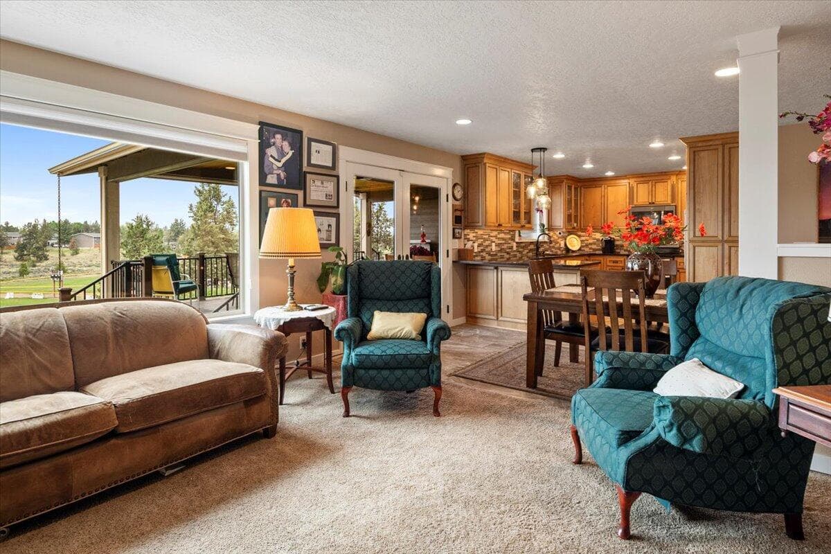 Photo of 1725 SW Parkway Drive 19 of 63