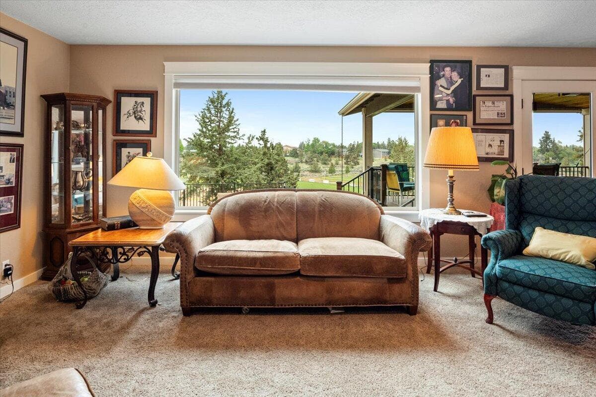Photo of 1725 SW Parkway Drive 20 of 63