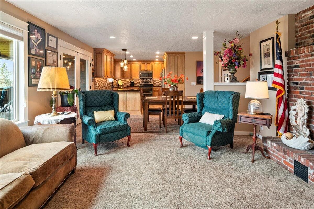 Photo of 1725 SW Parkway Drive 21 of 63