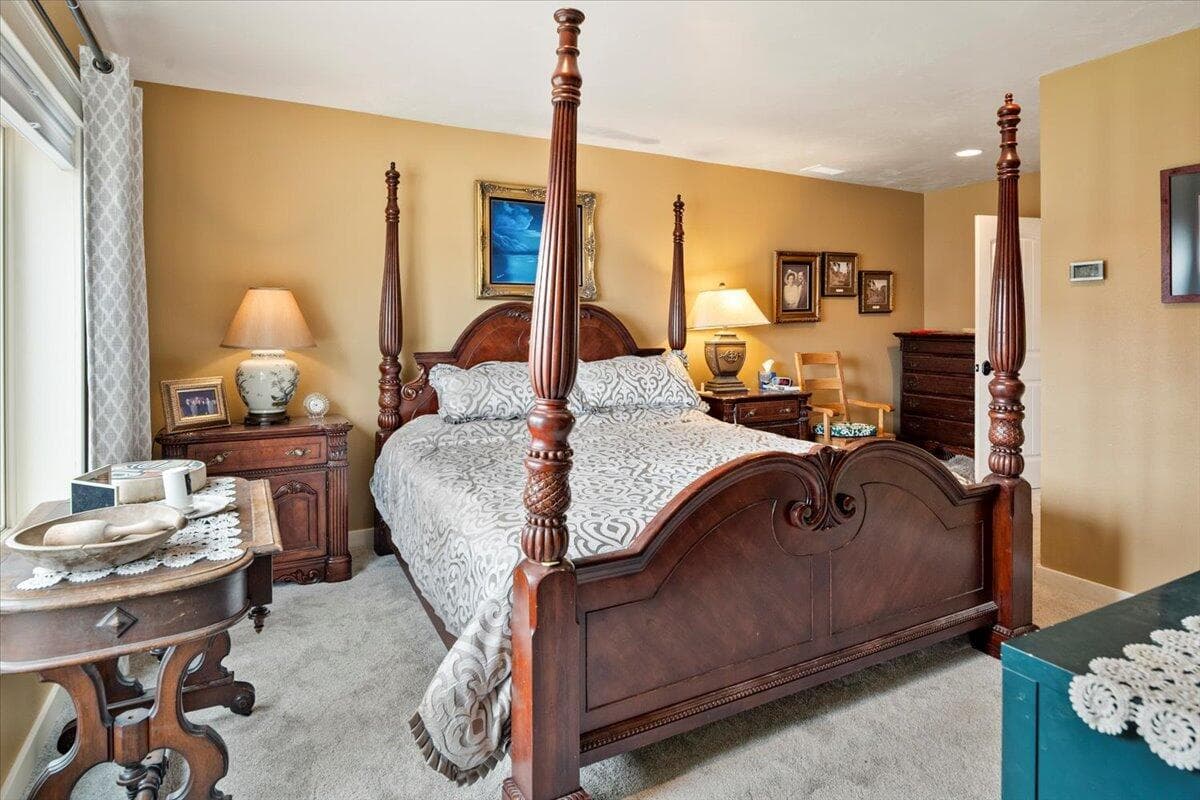 Photo of 1725 SW Parkway Drive 24 of 63