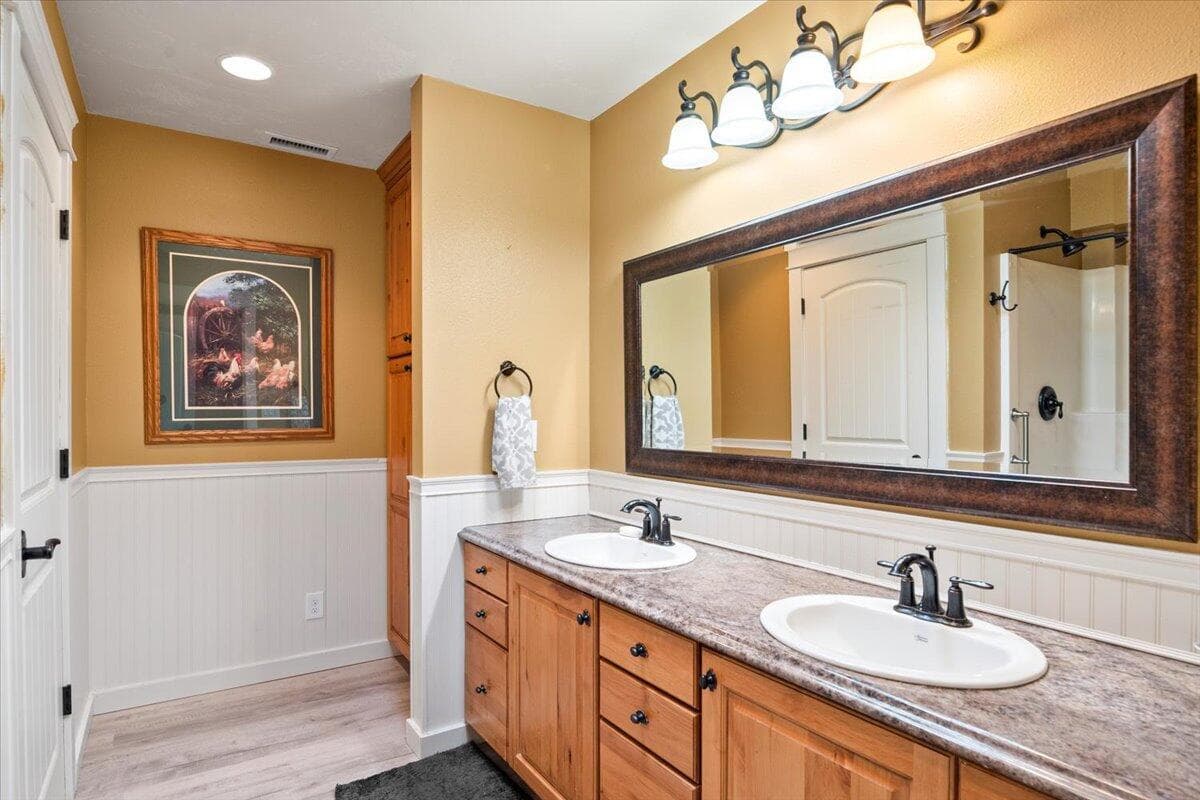 Photo of 1725 SW Parkway Drive 25 of 63