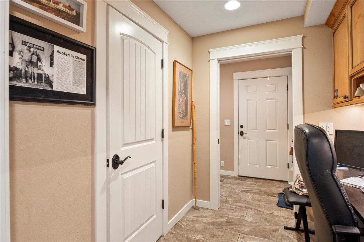 Photo of 1725 SW Parkway Drive 28 of 63