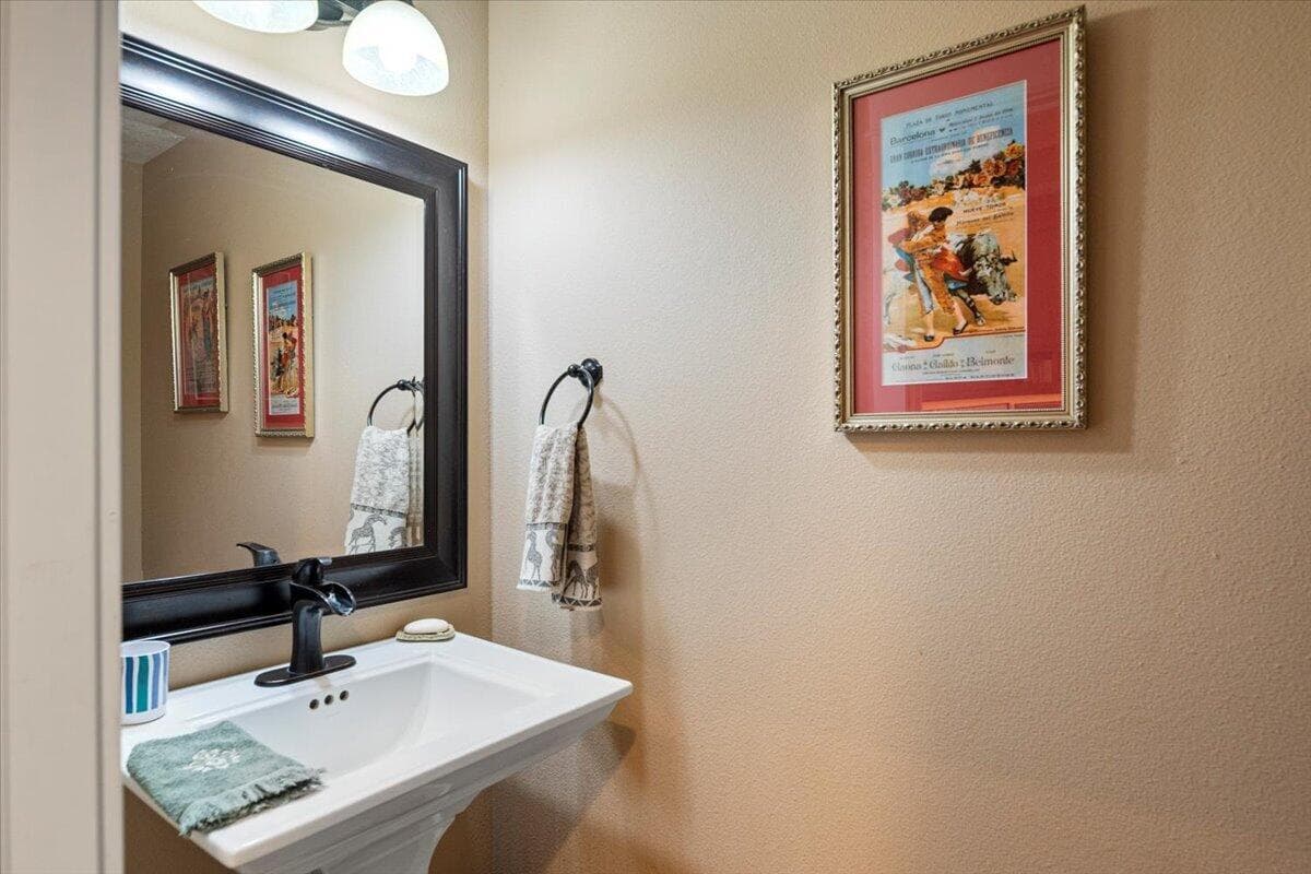 Photo of 1725 SW Parkway Drive 29 of 63