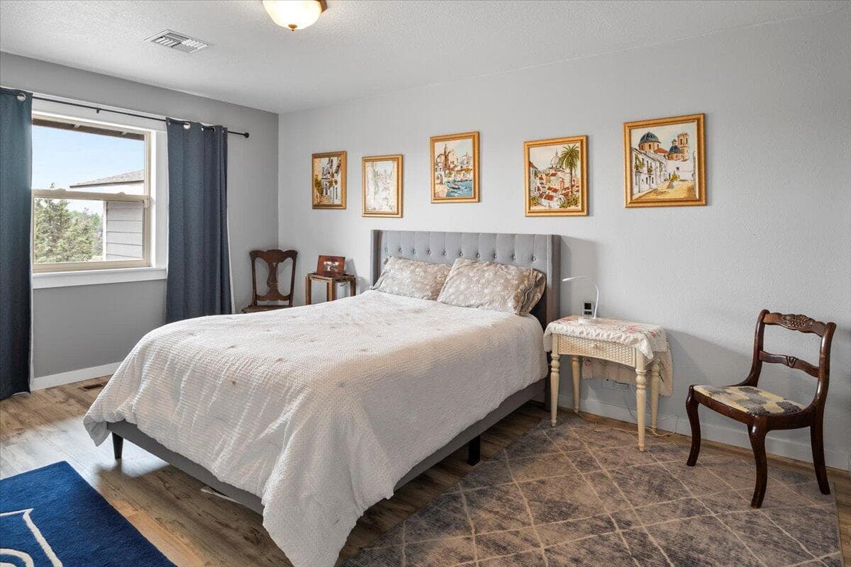 Photo of 1725 SW Parkway Drive 30 of 63