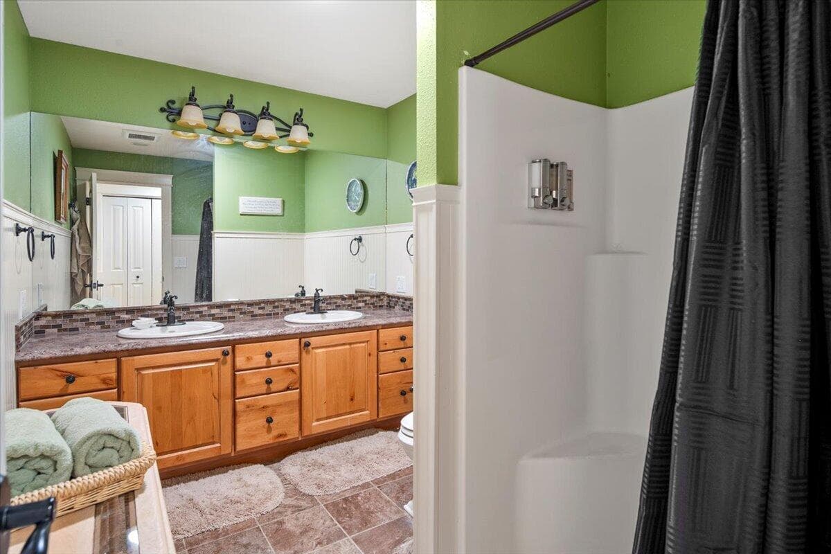 Photo of 1725 SW Parkway Drive 33 of 63