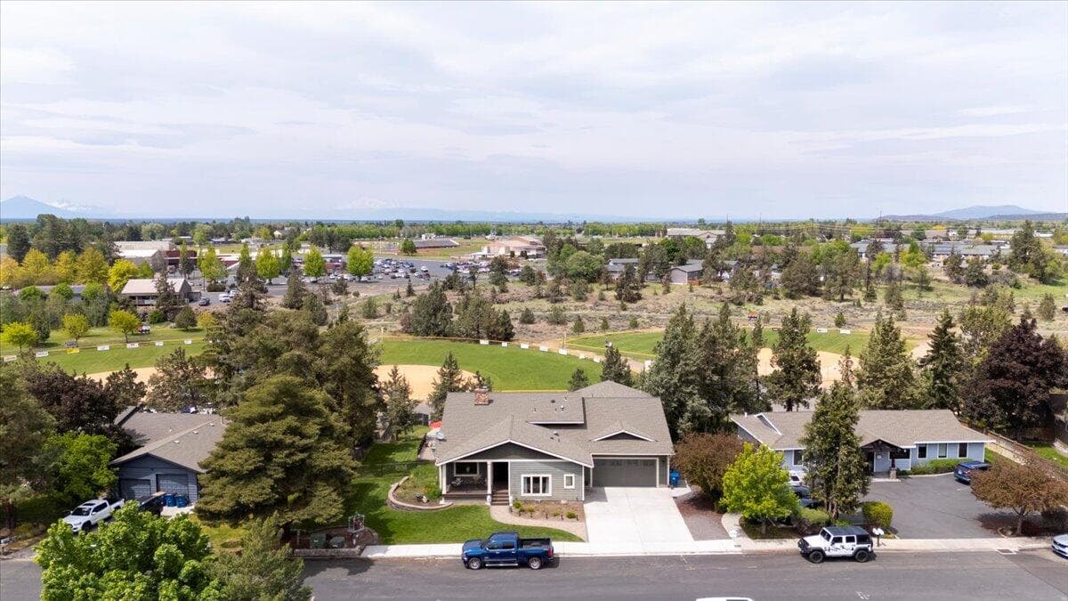 Photo of 1725 SW Parkway Drive 53 of 63