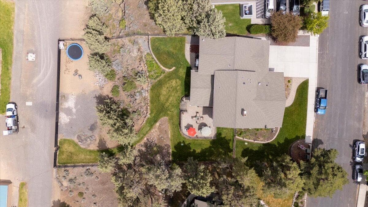 Photo of 1725 SW Parkway Drive 55 of 63
