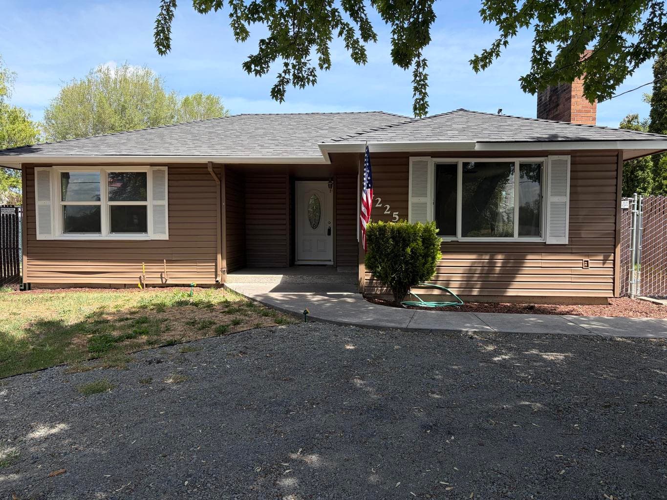 Cute 3 Bedroom 2 Bath with Bonus room, Cozy Living Room, Updated Ki