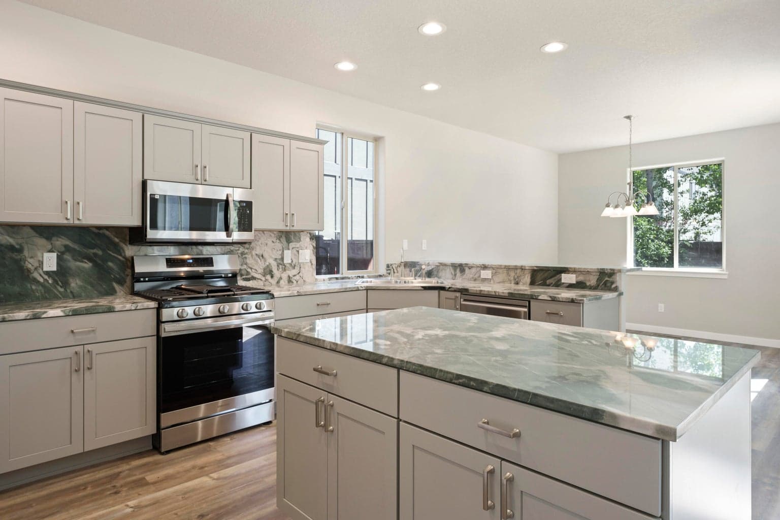 Photo of 21189 Ritz 2 of 37