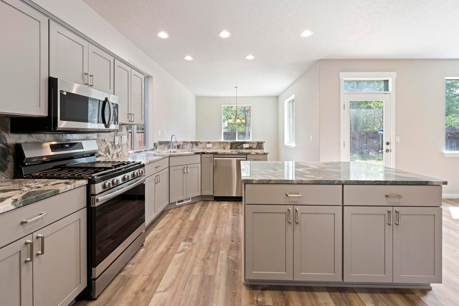 Photo of 21189 Ritz 3 of 37