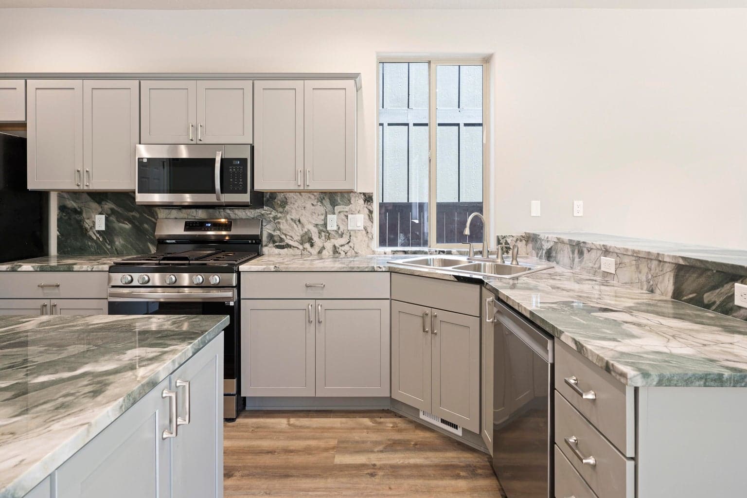 Photo of 21189 Ritz 4 of 37