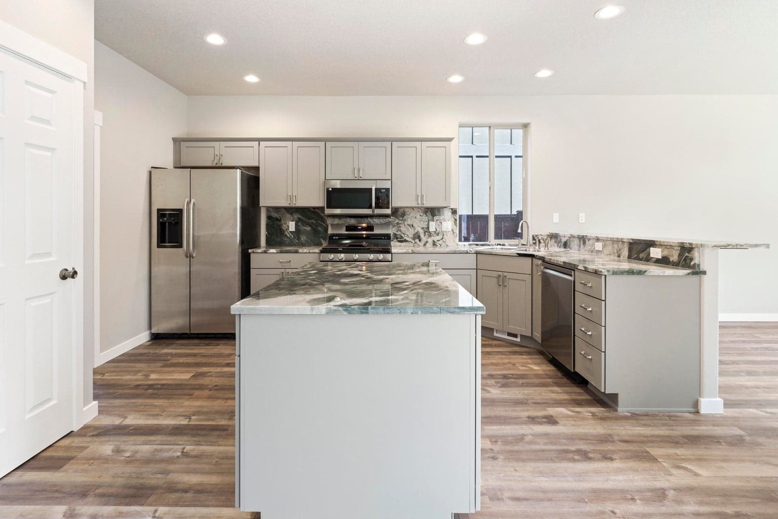 Photo of 21189 Ritz 5 of 37