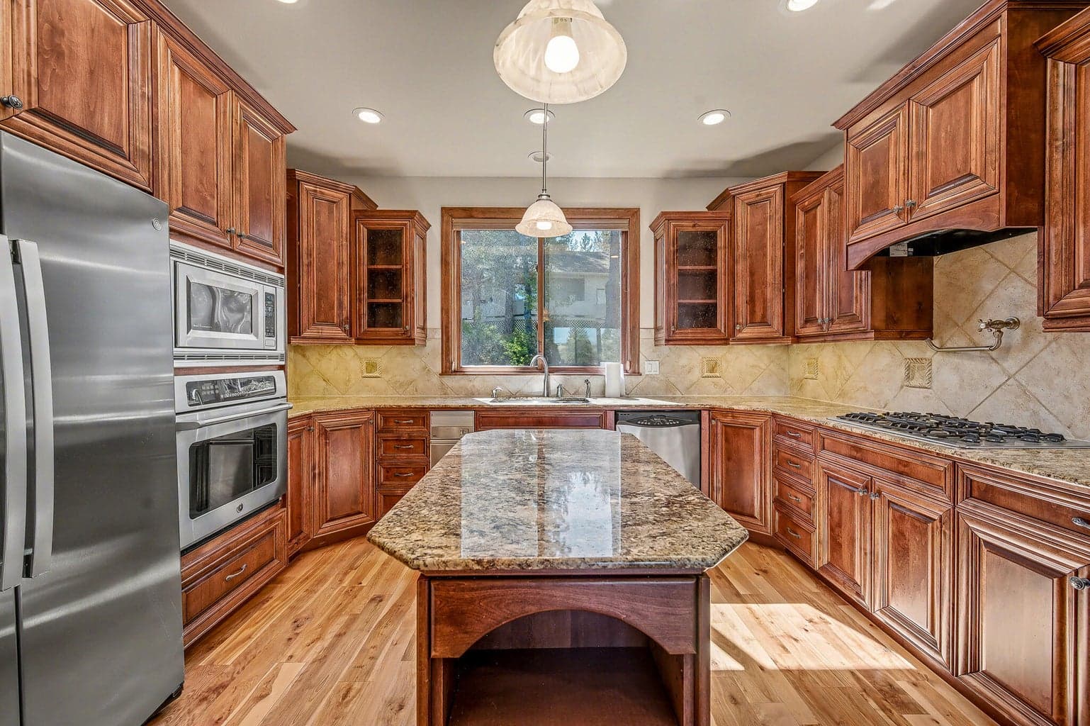 Photo of 19305 Brookside Way 11 of 48