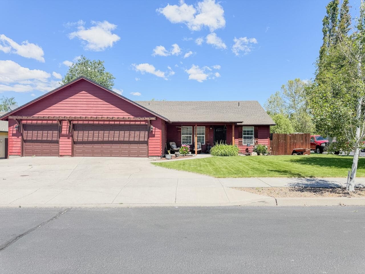 Photo of 699 Fieldstone 1 of 34