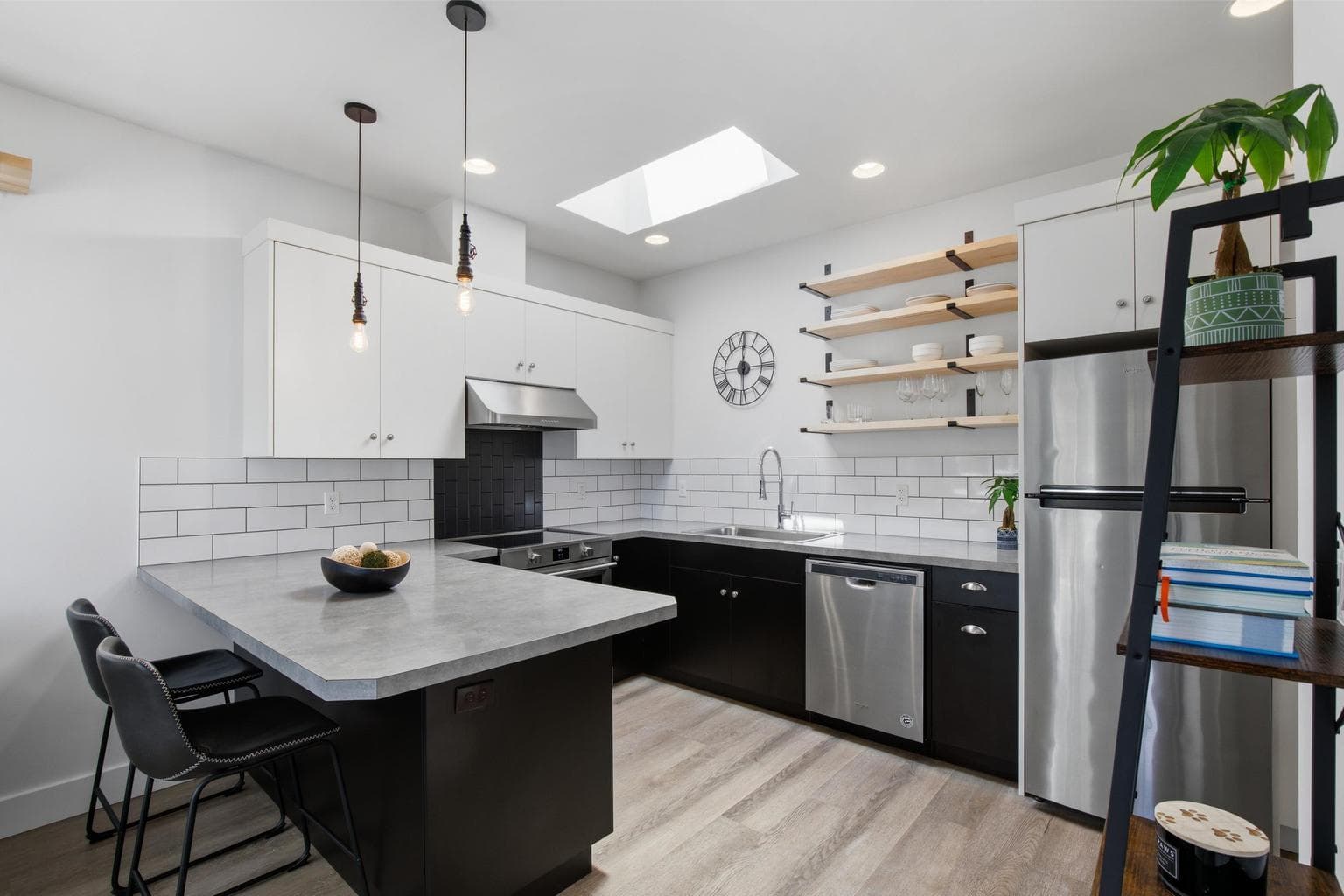 Photo of 1027 NW Albany Avenue 43 of 69