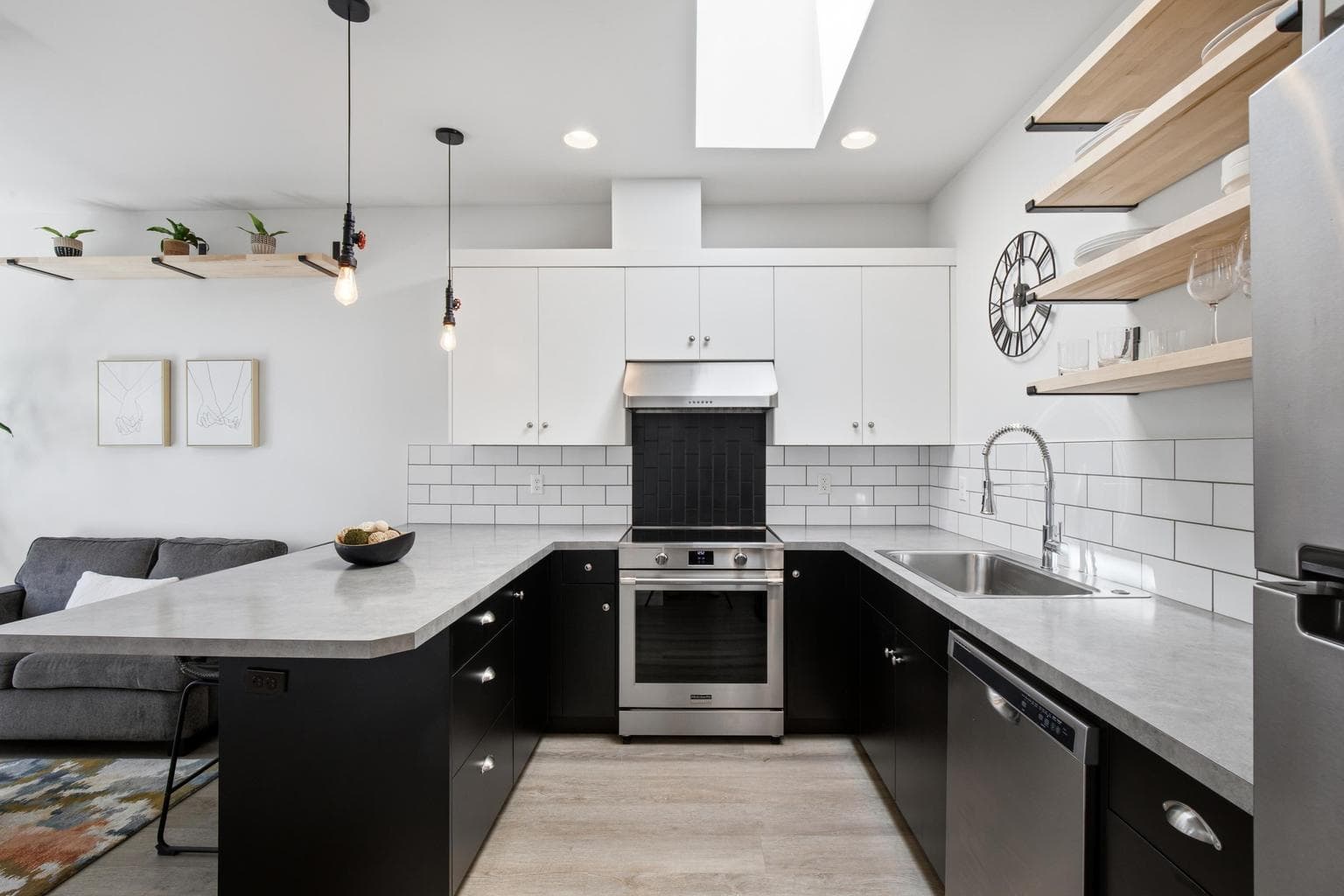 Photo of 1027 NW Albany Avenue 44 of 69