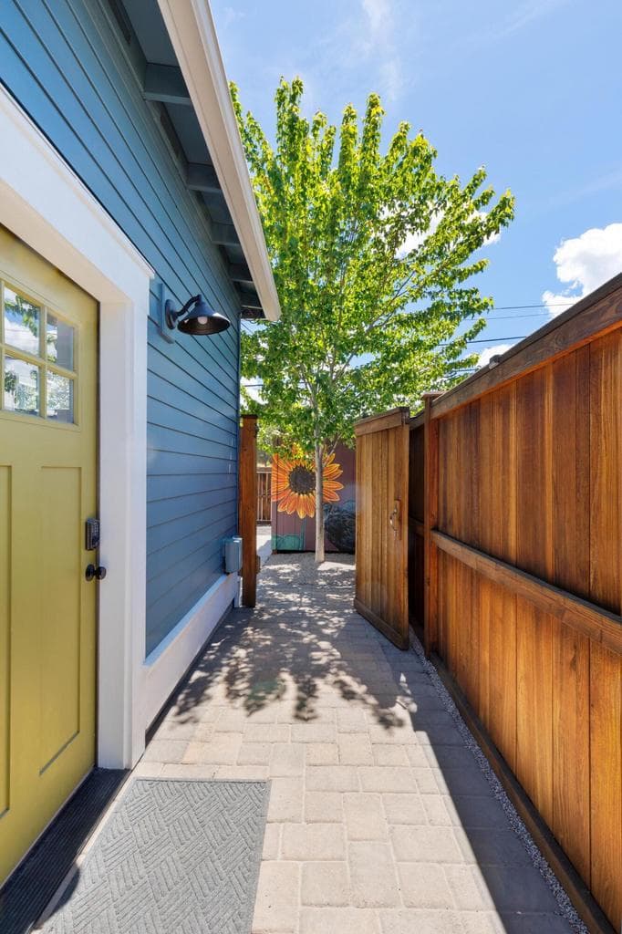 Photo of 1027 NW Albany Avenue 57 of 69