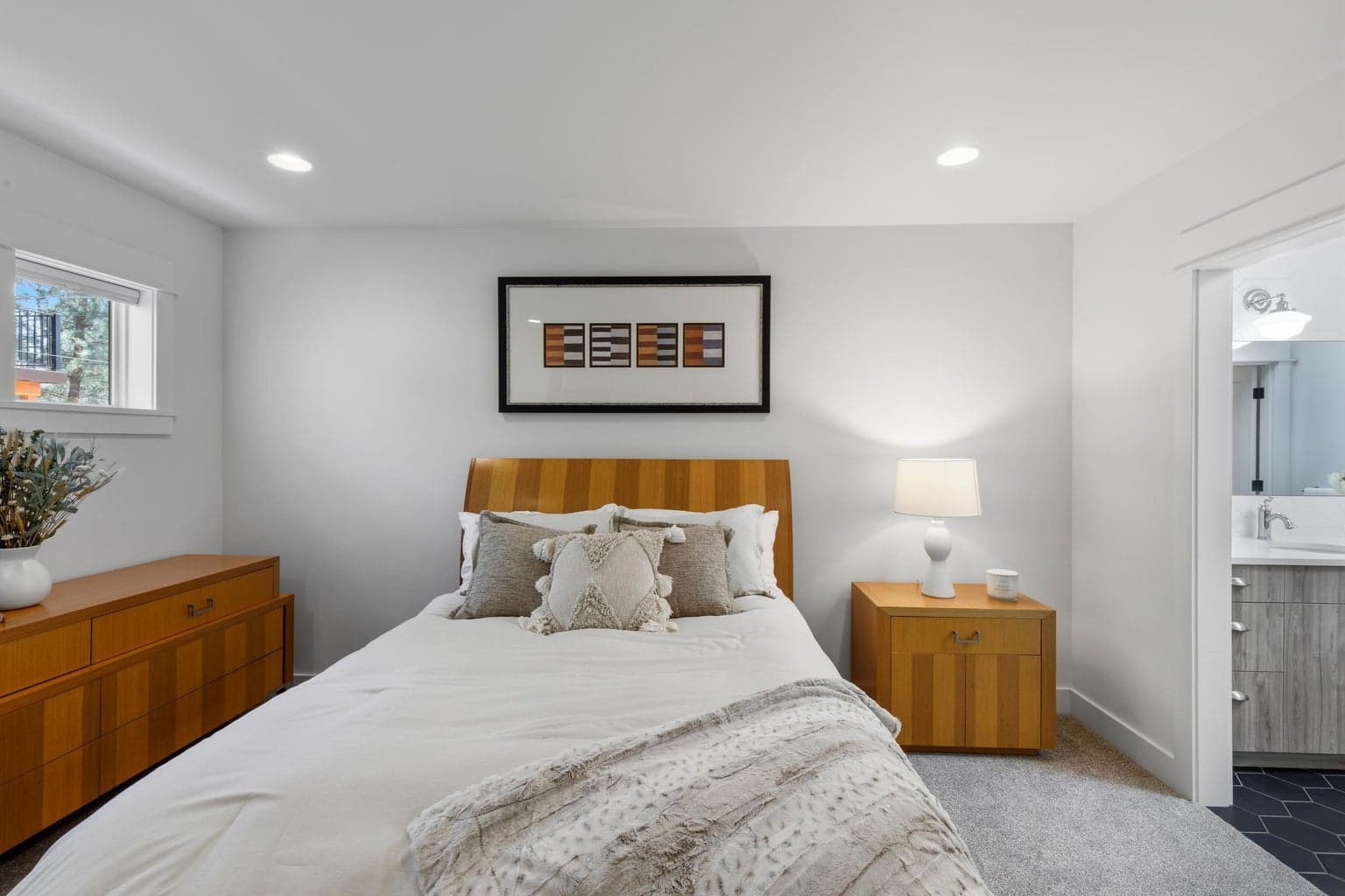 Photo of 1027 NW Albany Avenue 21 of 69