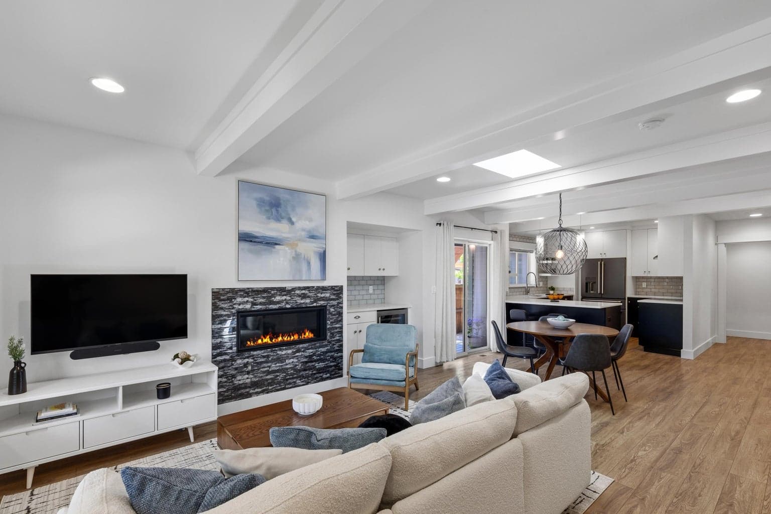 Photo of 1027 NW Albany Avenue 9 of 69
