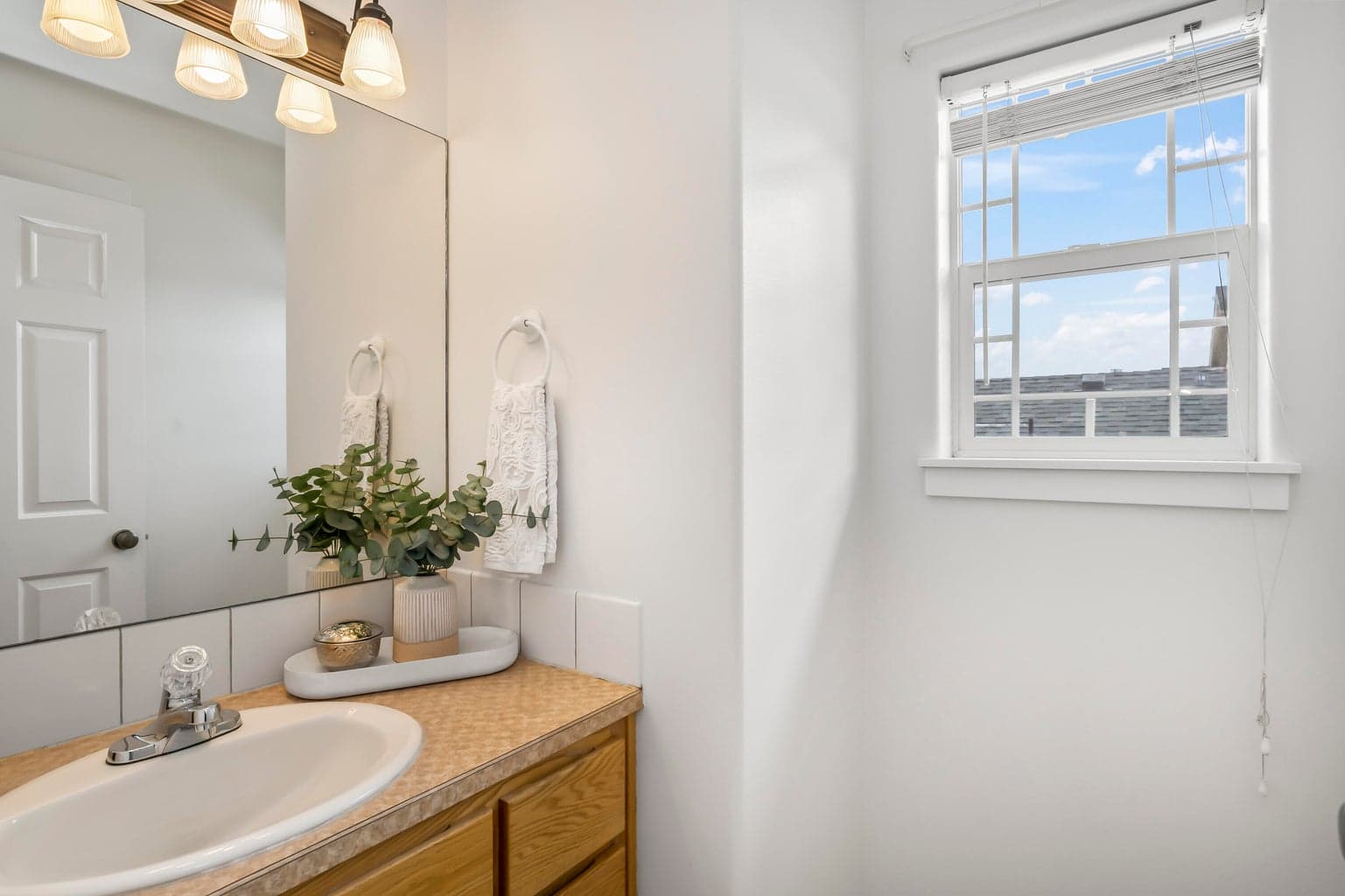 Photo of 21380 Oakview Drive 23 of 46