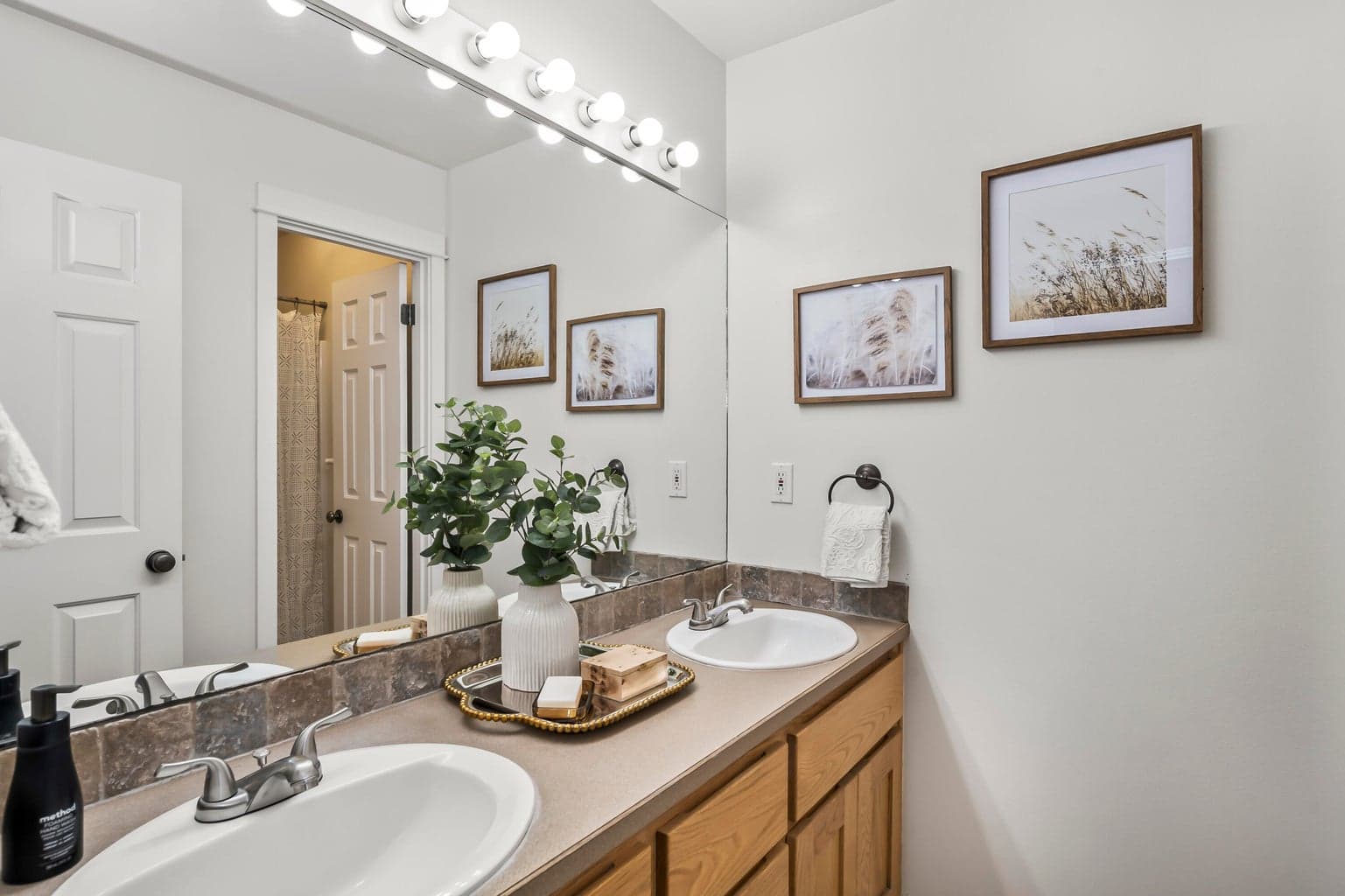 Photo of 21380 Oakview Drive 17 of 46