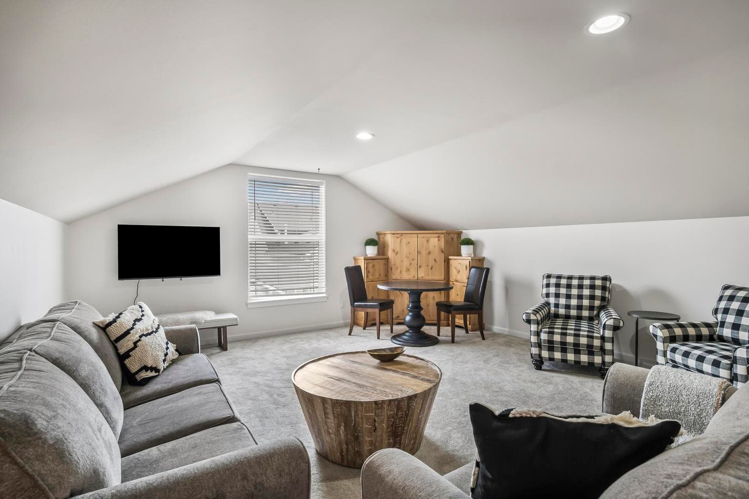 Photo of 21380 Oakview Drive 15 of 46