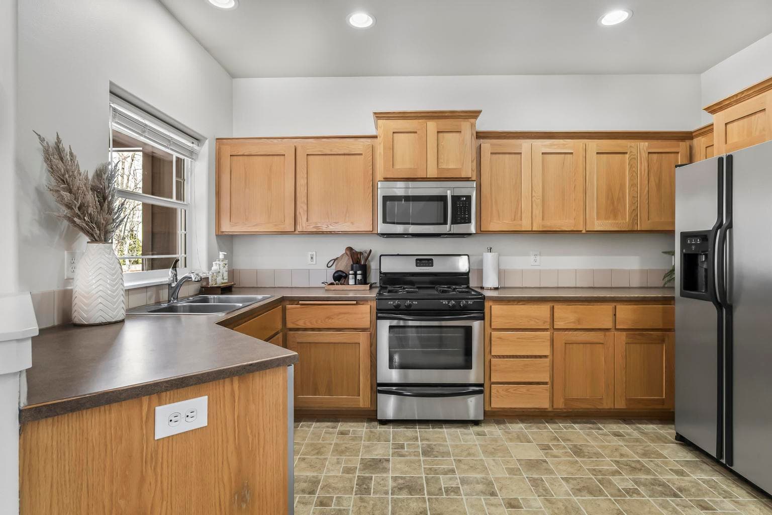 Photo of 21380 Oakview 5 of 46
